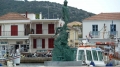 Standbeeld in haven Vathi